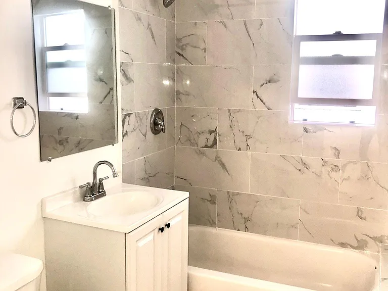 121 N New Hampshire Ave #101 — Photo 14