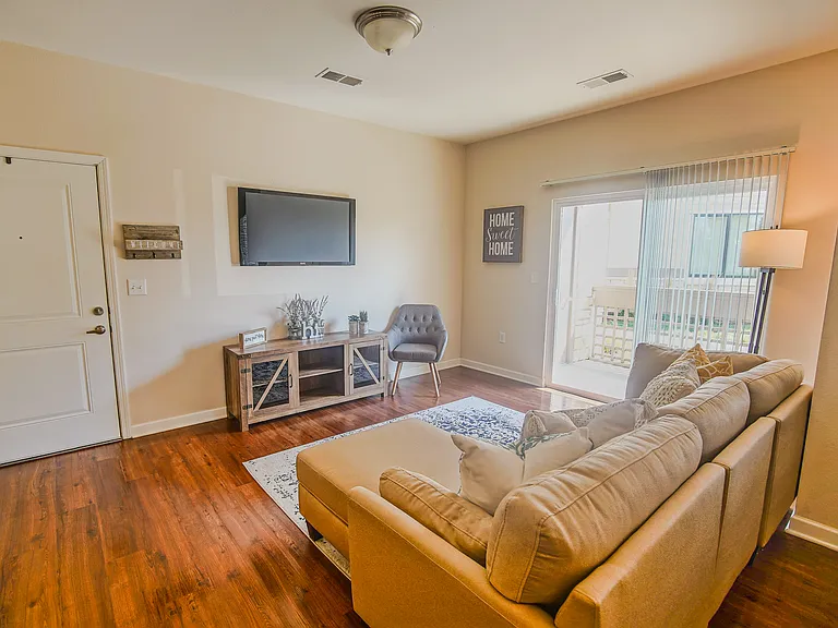 Chisholm Lake Apartments — Photo 18