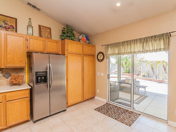 4th image of 16659 Mesa Oak Ave