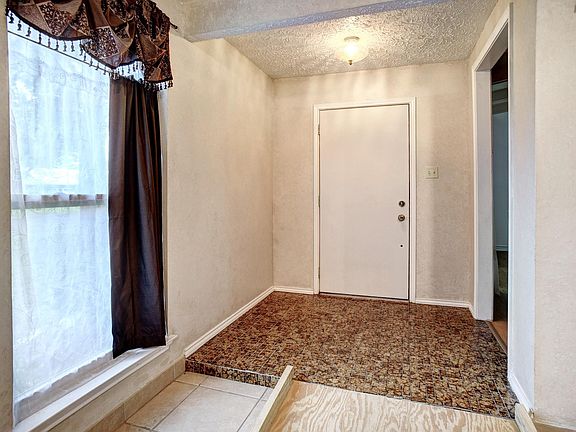 5th image of 204 Maynard St