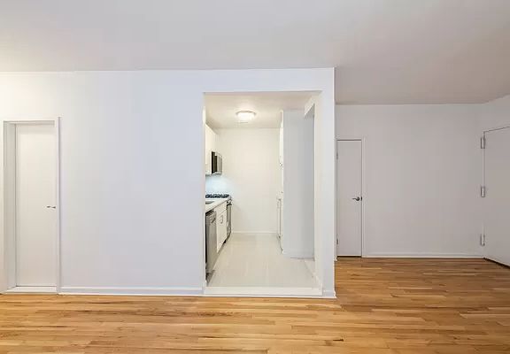 5th image of 293 Dahlgren Pl APT 1C