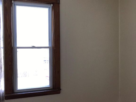 4th image of 384 Willett St #2