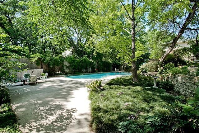 1st image of 8915 Vista View Dr