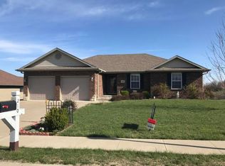 210 Ellsworth Dr, Holts Summit, MO 65043