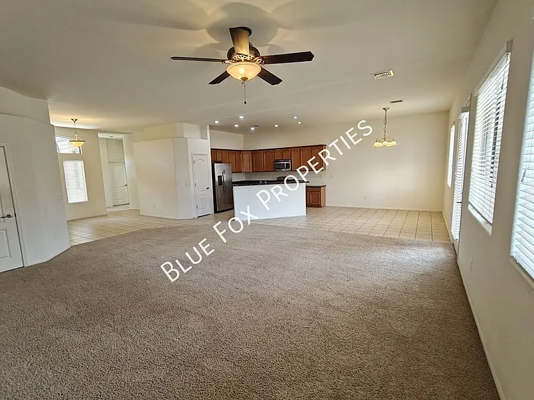 324 N Oak Tree Canyon Loop — Photo 4