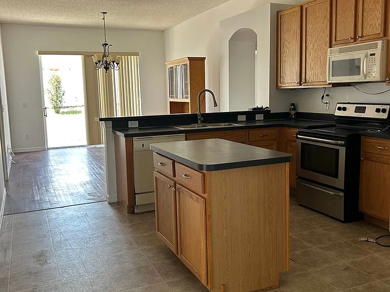 136 Grantham Dr — Photo 15