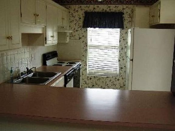 4th image of 1002 Royal Garden Ct