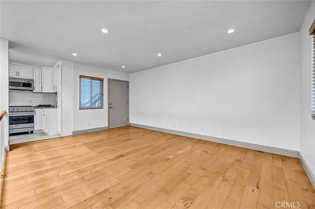 3 bed, 3.5 bath, 2015 sqft, $10,500 — Photo 4