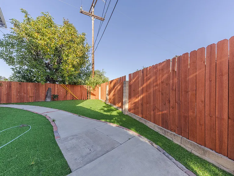 714 Genoa St — Photo 44