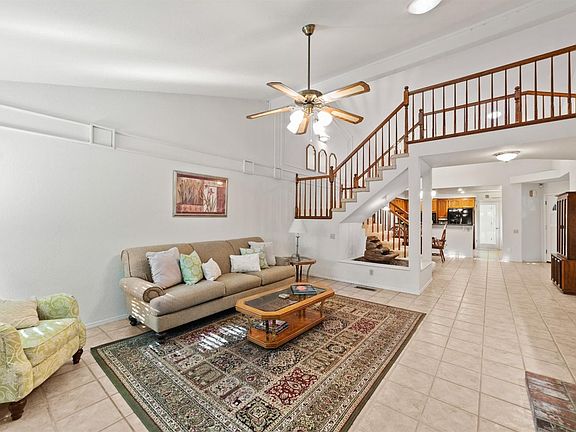 3rd image of 325 Saint Andrews Dr