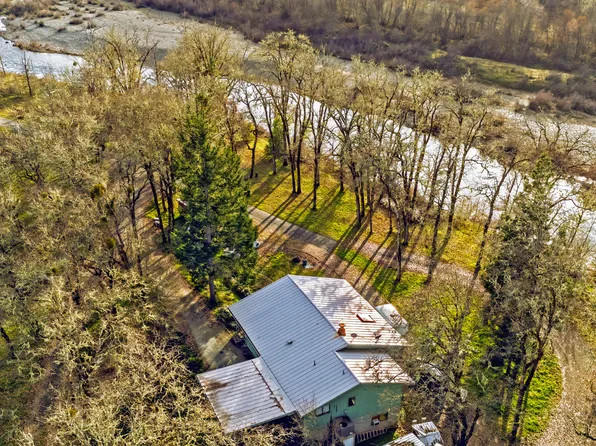 300 W 6th St, Kerby, OR 97531