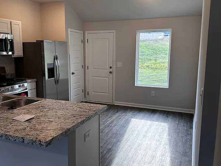 884 Camden Loop — Photo 8