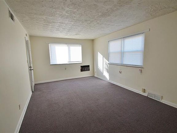 3rd image of 3032 Glenmore Ave