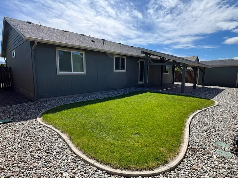 2525 NE Noble Loop — Photo 15