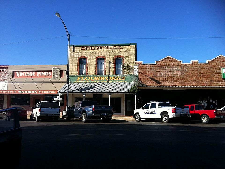 1st image of 110 S Elm St
