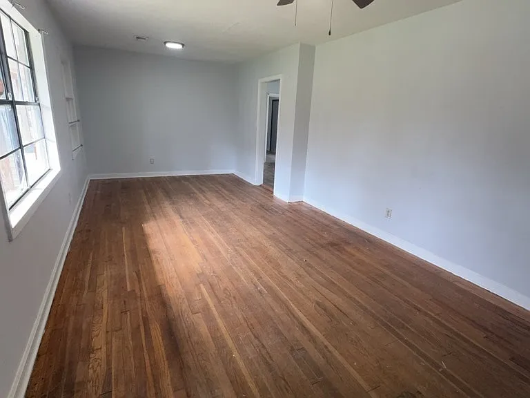 320 Lawrence Rd — Photo 2