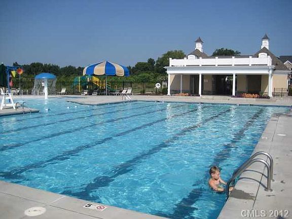 5th image of 1017 Churchill Glen Cir