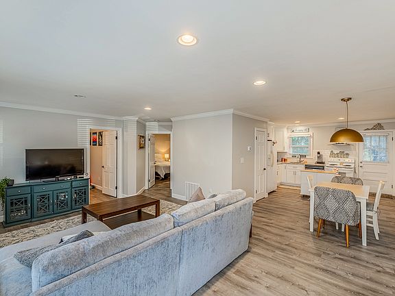 3rd image of 4A Heritage Ct