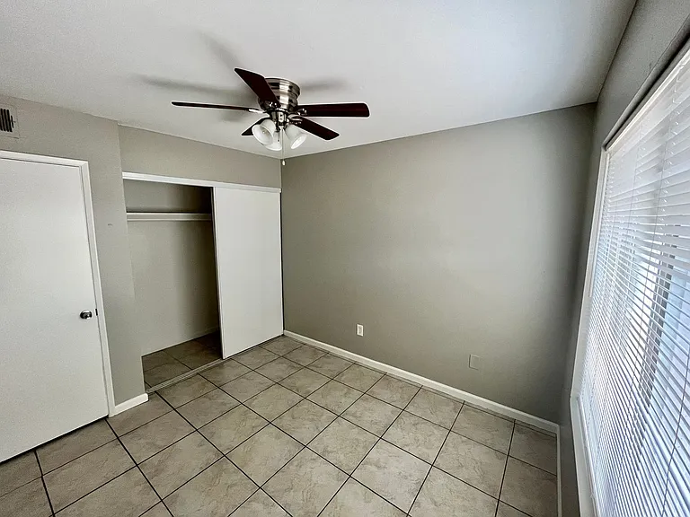 3352 W Harmont Dr #1 — Photo 18
