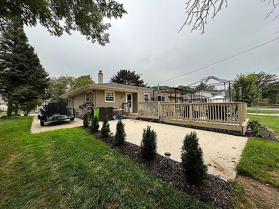 5th image of 707 Memorial Dr