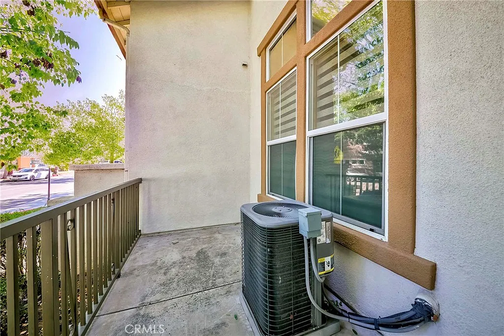 2 bed, 2.5 bath, 1623 sqft, $3,900 — Photo 3