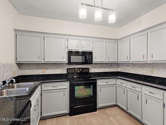 2nd image of 5076 Harling Pl