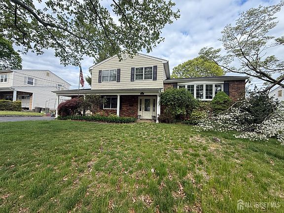 2nd image of 211 Willett Ave