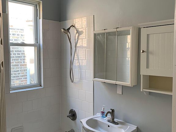 3rd image of 4400 N Dover St Unit 2R