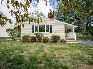 104 Avonridge Rd, Raritan, NJ 08869