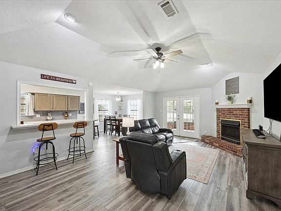 2nd image of 313 W Nichols St