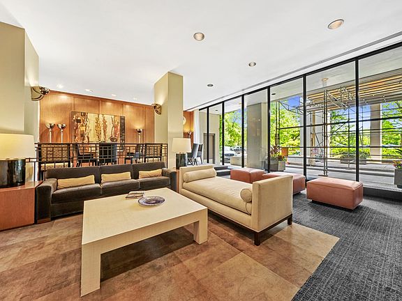 5th image of 2626 N Lakeview Ave APT 2510