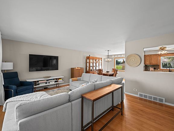 2nd image of 603 W Saint Aubin Dr