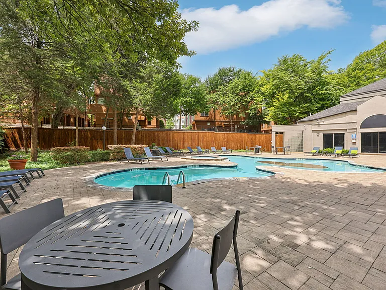 Oaks White Rock — Photo 60