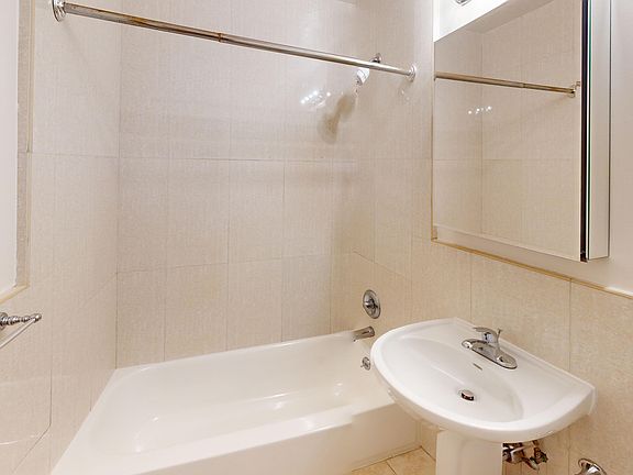 5th image of 2038 Divisadero St APT 204
