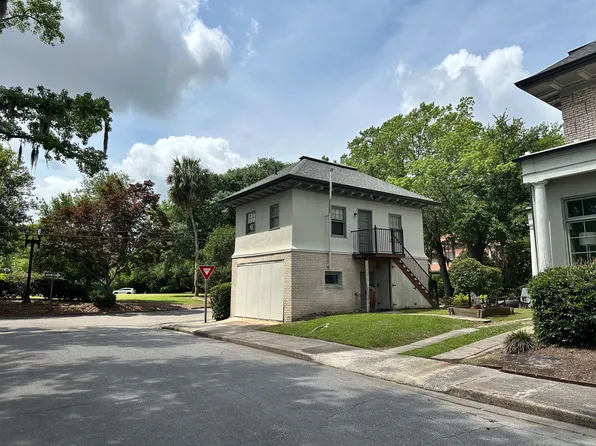 225 1/2 E 44th St, Savannah, GA 31405