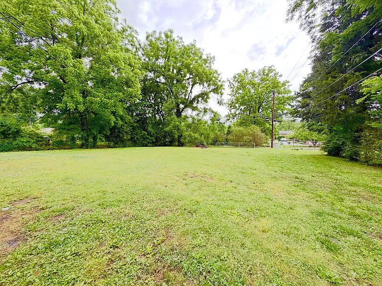 221 Mills Dr — Photo 15