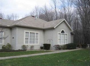 39 Stone Ridge Blvd, Hermitage, PA 16148