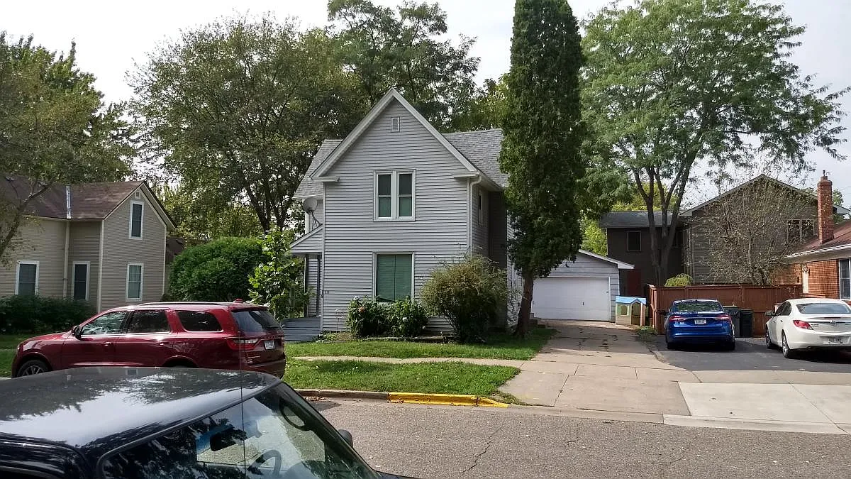 4 bed, 1700 sqft, $2,095 — Photo 2