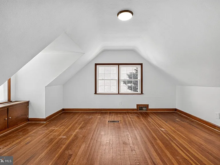 1607 W Braddock Rd — Photo 16