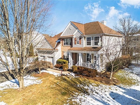 2nd image of 811 Ramblewood Dr