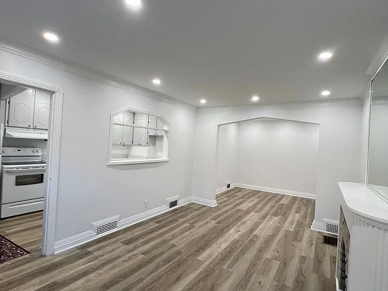 354 Kane Ave #UPPER — Photo 9