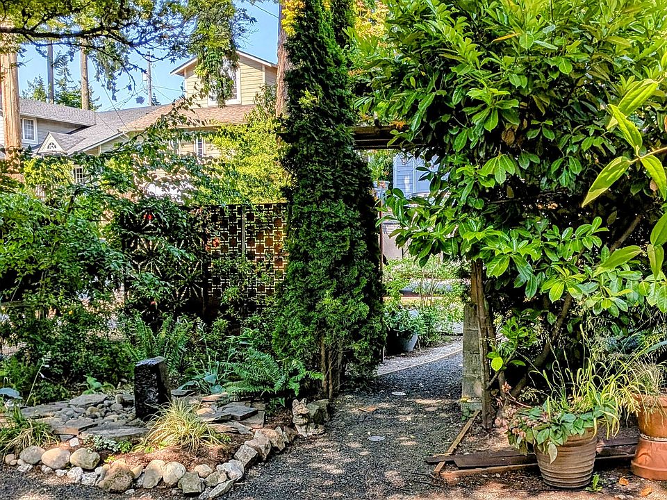 Front outdoor area
