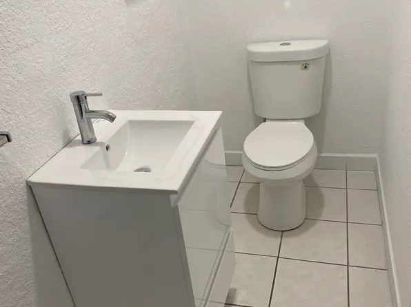 5880 SW 2nd St, Miami, FL 33144