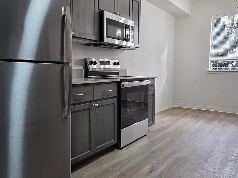 60 Alder Ave — Photo 18