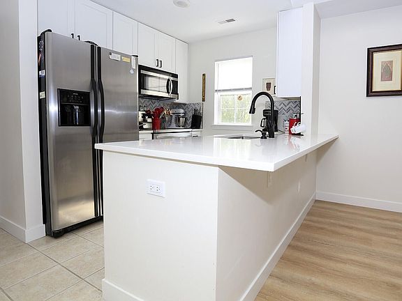 5th image of 3209 Primrose Ln #61