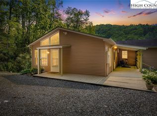 2763 Crabtree Rd, Spruce Pine, NC 28777