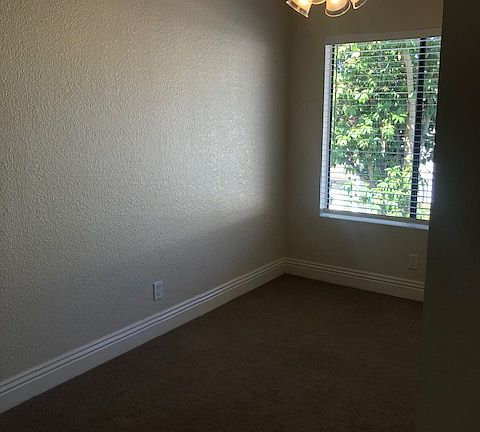 5th image of 8731 Graves Ave Unit 33