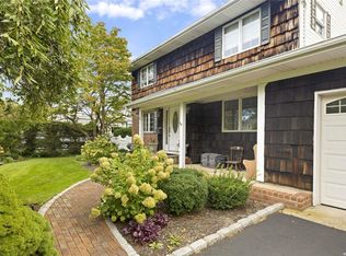 27 Bethany Dr, Commack, NY 11725