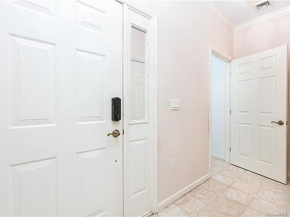 3rd image of 23 Maxwell Dr Unit 23