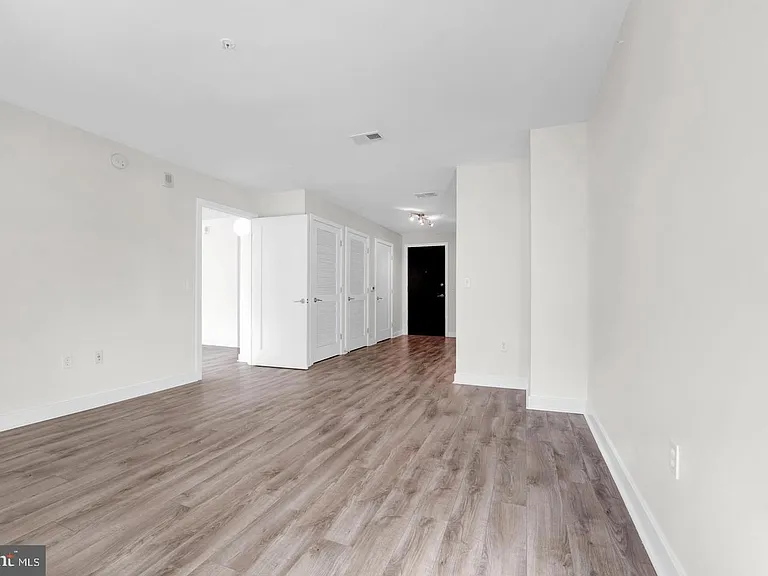 460 New York Ave NW #405 — Photo 6
